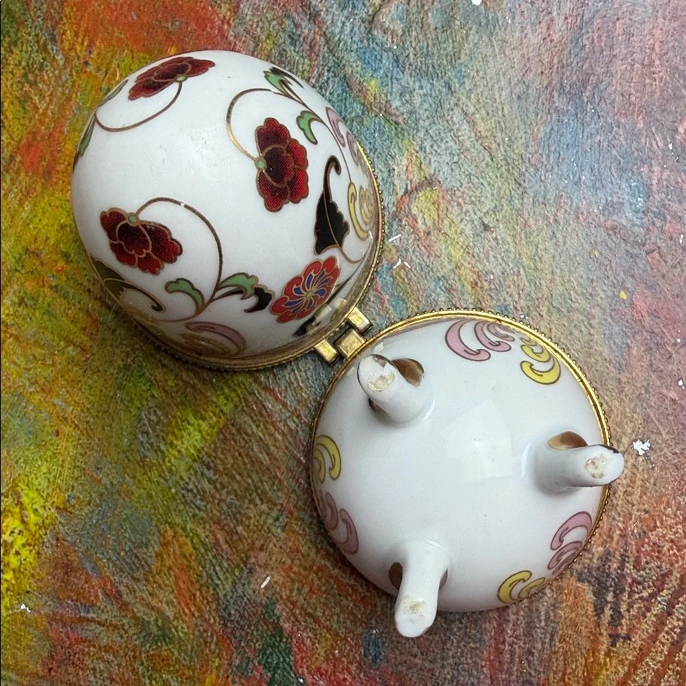 Vintage Hinged Egg Shaped Footed Floral Trinket Box Parcelain W. Gold Trim Snap